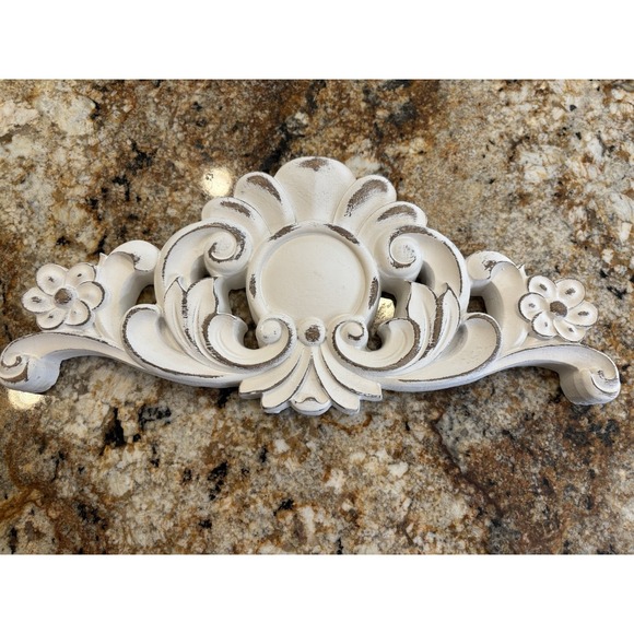 The Unbranded Brand Other - Weathered-look Shabby Chic Filigree White Wood Wall Decor Picture Topper EUC